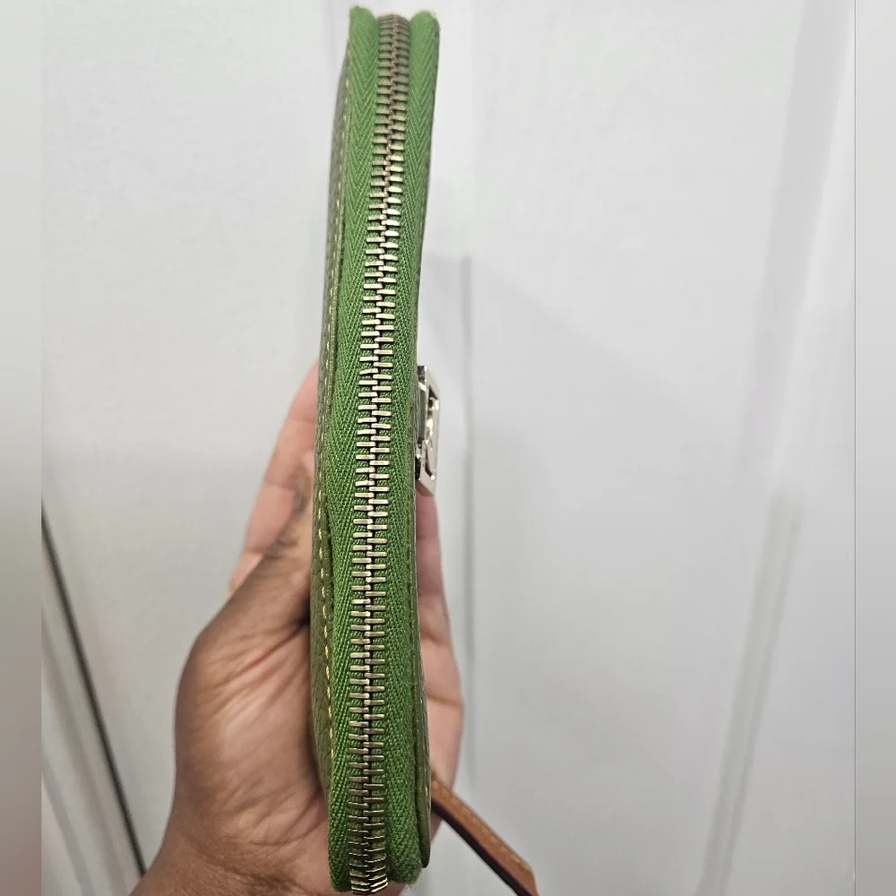 Dooney & Bourke Pebbled Leather Zip Wallet - EUC - Picture 6 of 9